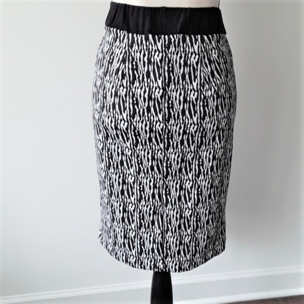 PEA IN A POD Under Belly Jacquard Maternity Skirt - Picture 4 of 8